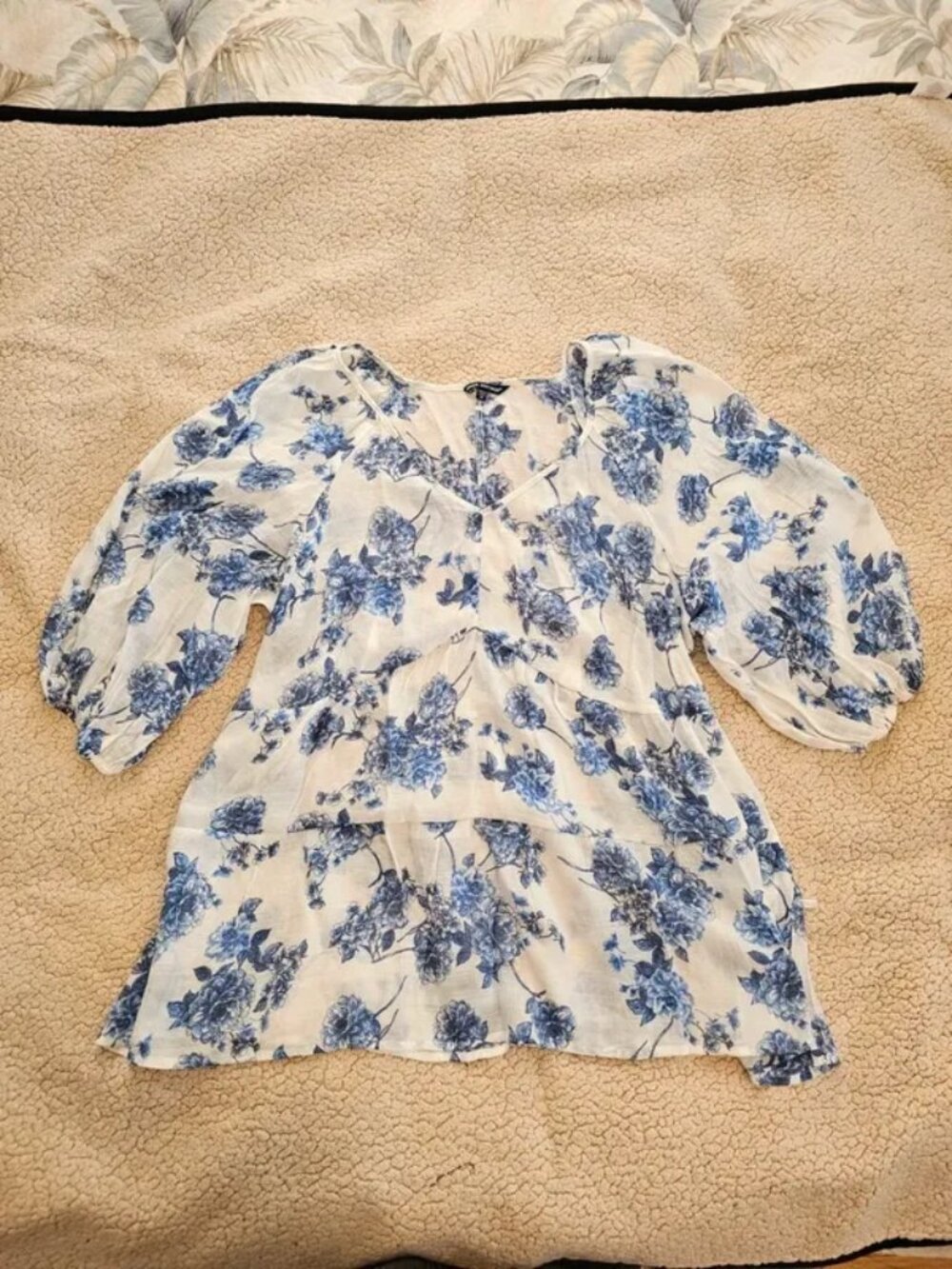 Unique Spectrum Blue and White Floral V-Neck Blouse 2X